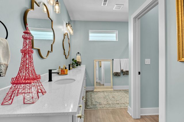 2915 E Sunnyslope, Park City, KS 67219