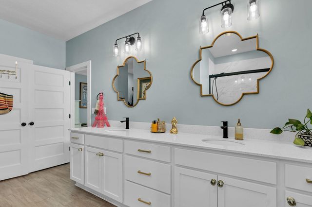 2915 E Sunnyslope, Park City, KS 67219