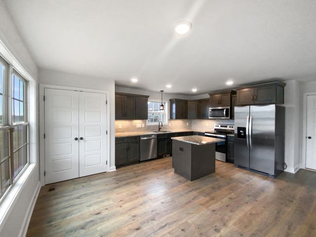 4048 Chapel Hill Rd, Clarksville, TN 37040