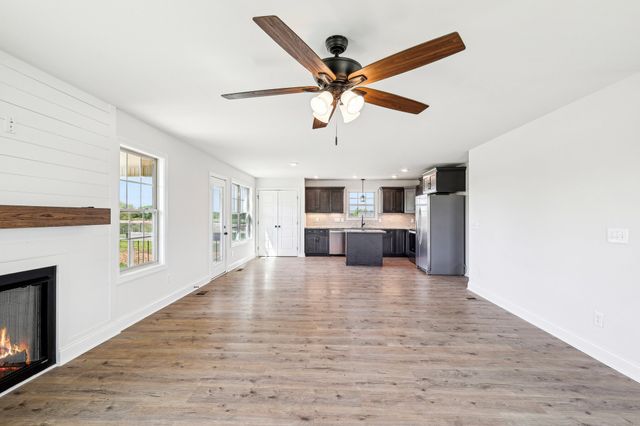 4048 Chapel Hill Rd, Clarksville, TN 37040