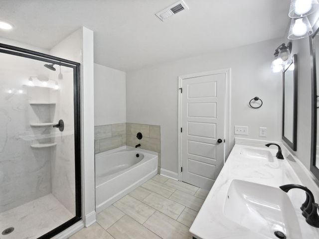 4048 Chapel Hill Rd, Clarksville, TN 37040