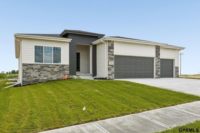 21907 McClellan Drive, Gretna, NE 68028