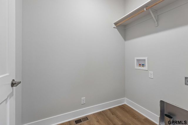 21907 McClellan Drive, Gretna, NE 68028