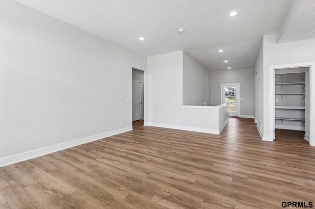 21907 McClellan Drive, Gretna, NE 68028