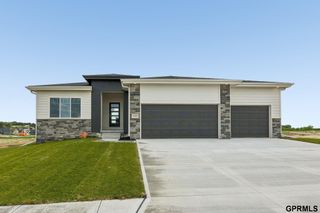 21907 McClellan Drive, Gretna, NE 68028