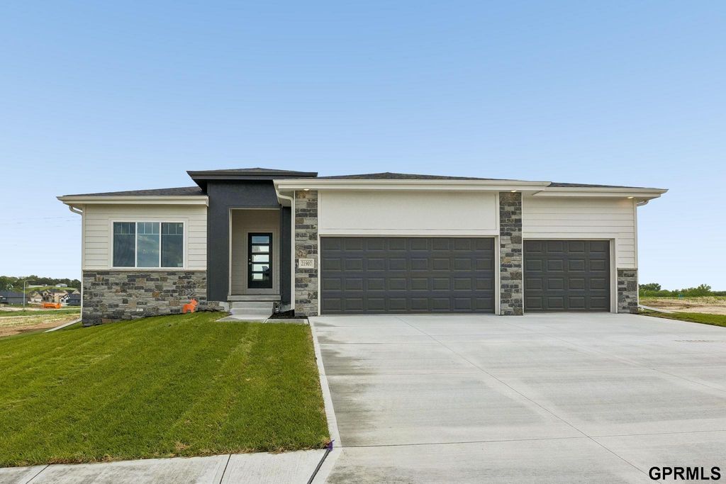 21907 McClellan Drive, Gretna, NE 68028