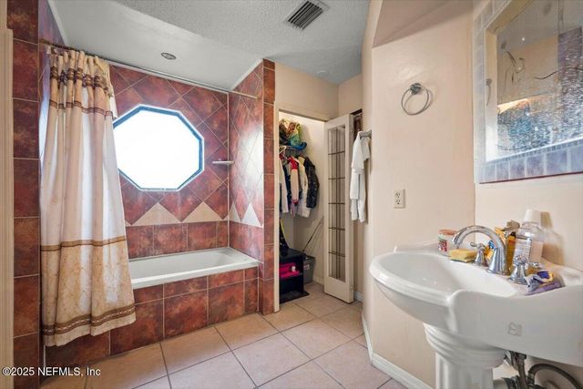 6433 N DIAMOND LEAF Court N, Jacksonville, FL 32244
