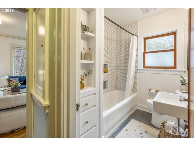 3317 Ne 58TH Ave, Portland, OR 97213