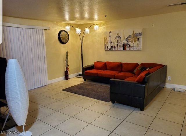 4200 South Valley View Boulevard 2001, Las Vegas, NV 89103