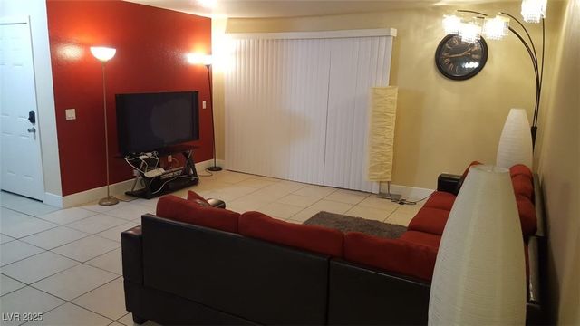 4200 South Valley View Boulevard 2001, Las Vegas, NV 89103