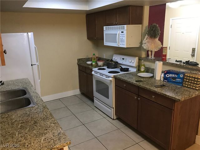 4200 South Valley View Boulevard 2001, Las Vegas, NV 89103