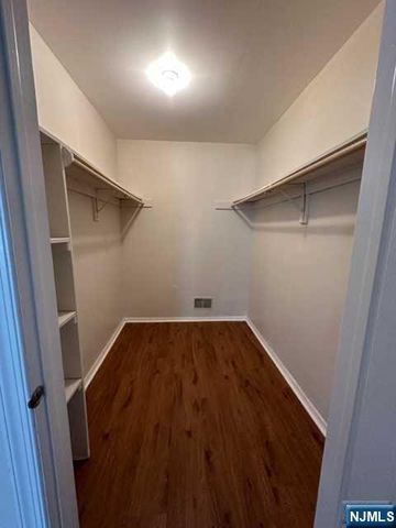 499 Quince Court, Mahwah, NJ 07430