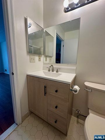 499 Quince Court, Mahwah, NJ 07430