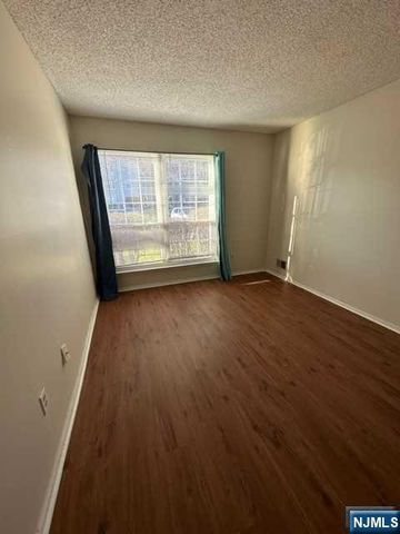 499 Quince Court, Mahwah, NJ 07430