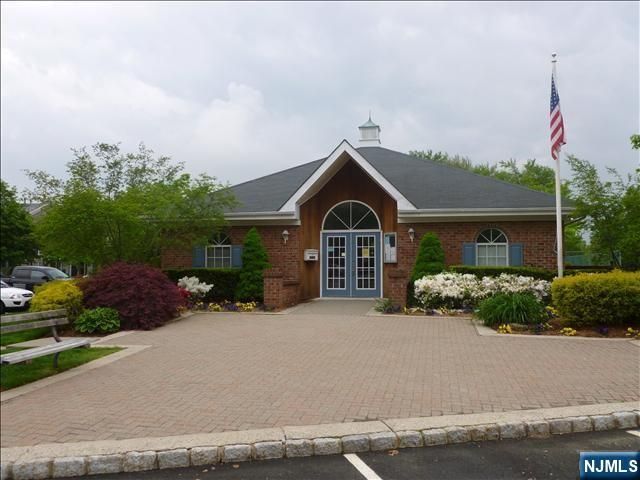 499 Quince Court, Mahwah, NJ 07430