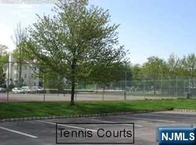 499 Quince Court, Mahwah, NJ 07430