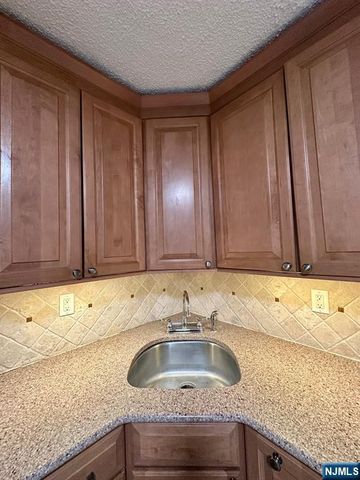 499 Quince Court, Mahwah, NJ 07430