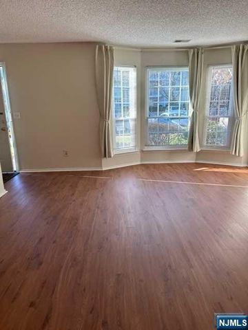 499 Quince Court, Mahwah, NJ 07430