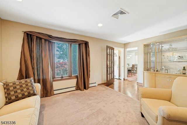 45 W Oldis St, Rochelle Park Twp., NJ 07662