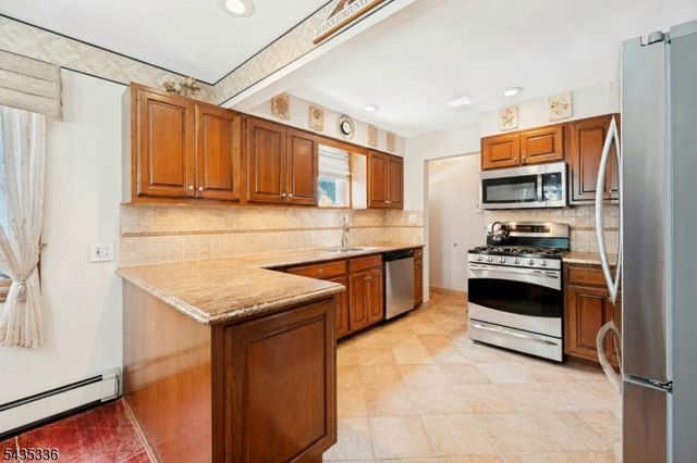 45 W Oldis St, Rochelle Park Twp., NJ 07662
