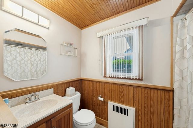 45 W Oldis St, Rochelle Park Twp., NJ 07662