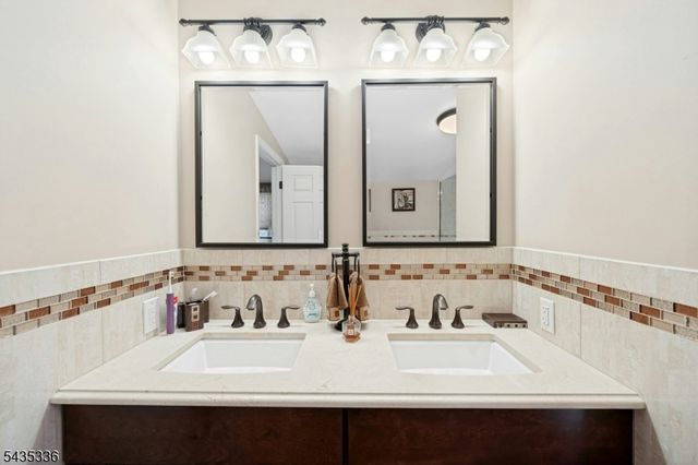 45 W Oldis St, Rochelle Park Twp., NJ 07662