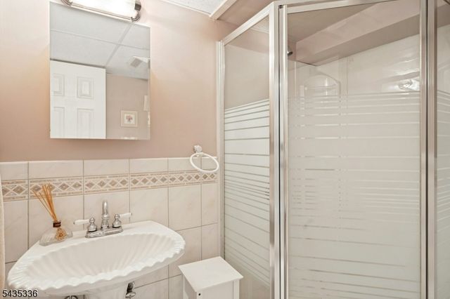 45 W Oldis St, Rochelle Park Twp., NJ 07662