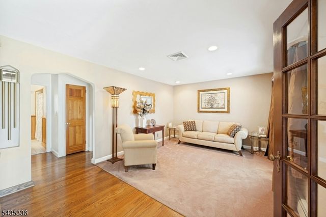 45 W Oldis St, Rochelle Park Twp., NJ 07662
