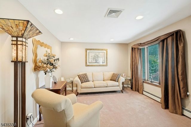 45 W Oldis St, Rochelle Park Twp., NJ 07662