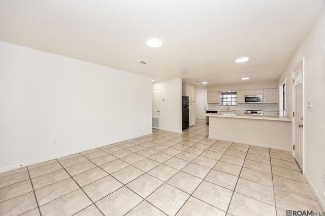 28080 Mcarthur Dr, Livingston, LA 70754