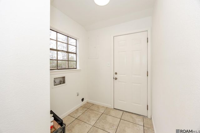 28080 Mcarthur Dr, Livingston, LA 70754