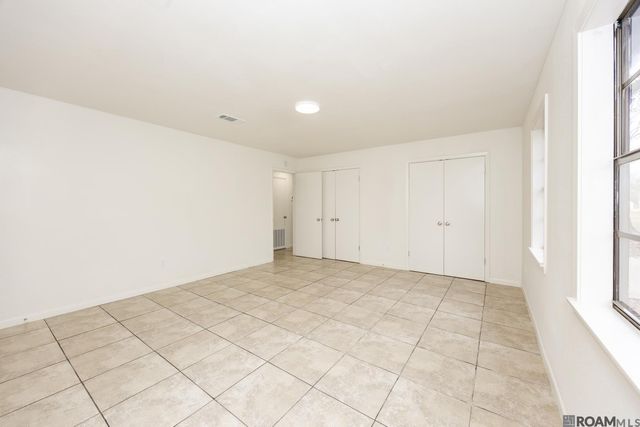 28080 Mcarthur Dr, Livingston, LA 70754