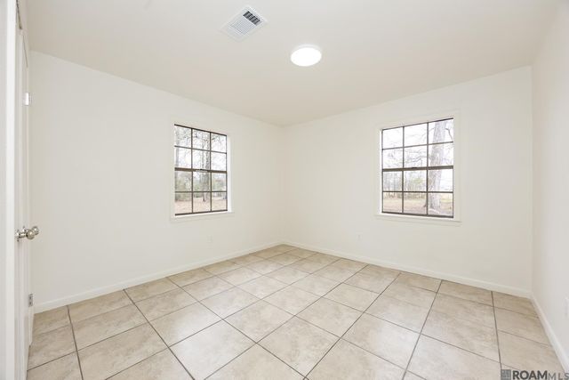 28080 Mcarthur Dr, Livingston, LA 70754