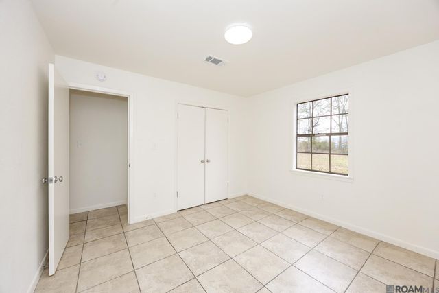 28080 Mcarthur Dr, Livingston, LA 70754