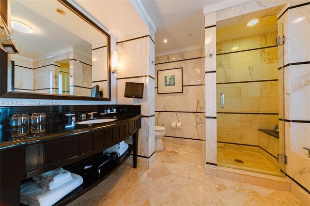 4391 Collins Ave 1015, Miami Beach, FL 33140