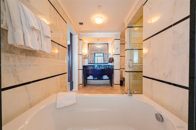 4391 Collins Ave 1015, Miami Beach, FL 33140