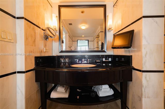 4391 Collins Ave 1015, Miami Beach, FL 33140