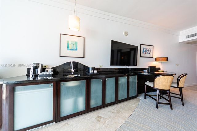 4391 Collins Ave 1015, Miami Beach, FL 33140