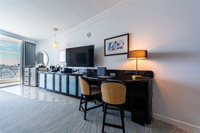 4391 Collins Ave 1015, Miami Beach, FL 33140