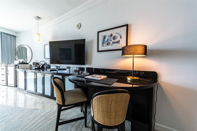 4391 Collins Ave 1015, Miami Beach, FL 33140