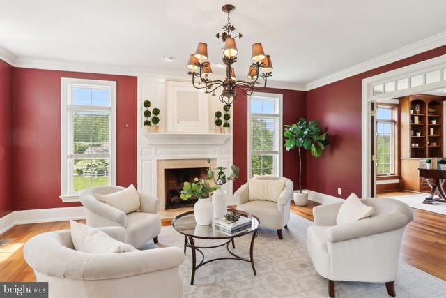 2 AUTUMN MEADOW LN, Malvern, PA 19355