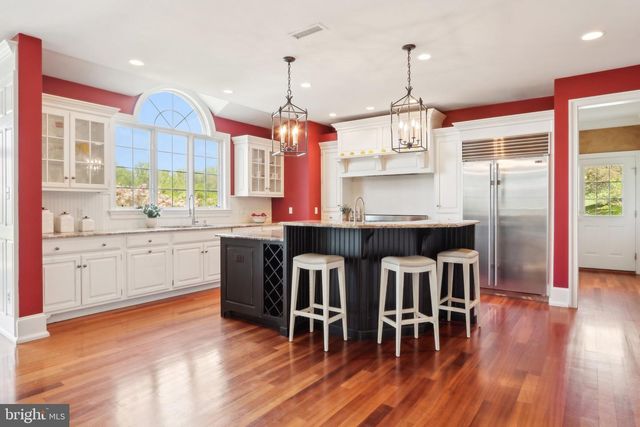 2 AUTUMN MEADOW LN, Malvern, PA 19355