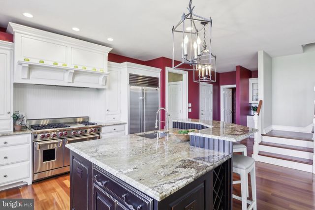 2 AUTUMN MEADOW LN, Malvern, PA 19355