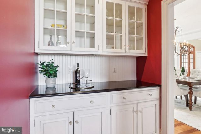 2 AUTUMN MEADOW LN, Malvern, PA 19355