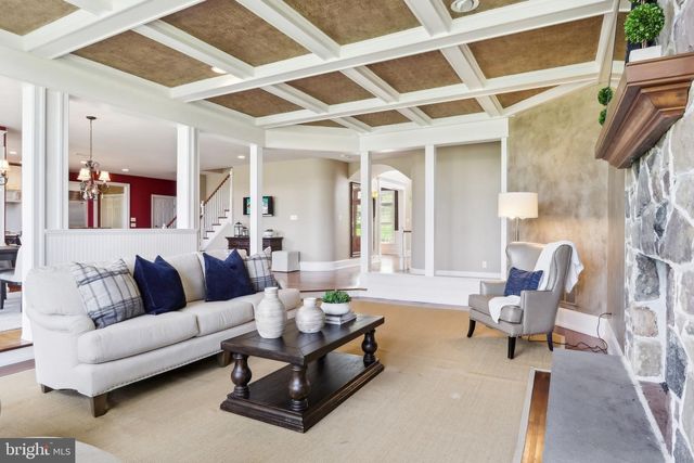 2 AUTUMN MEADOW LN, Malvern, PA 19355