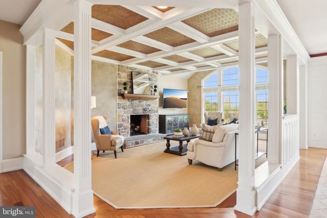 2 AUTUMN MEADOW LN, Malvern, PA 19355