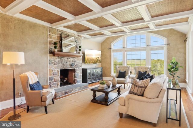 2 AUTUMN MEADOW LN, Malvern, PA 19355