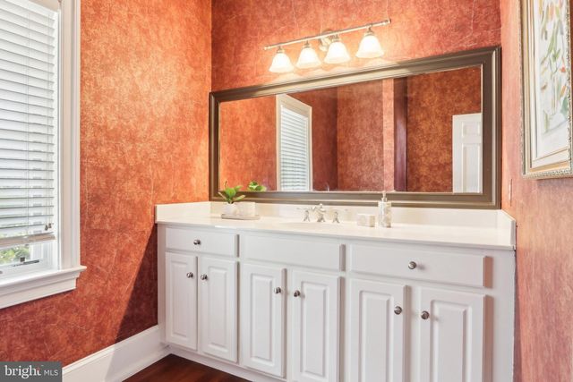 2 AUTUMN MEADOW LN, Malvern, PA 19355