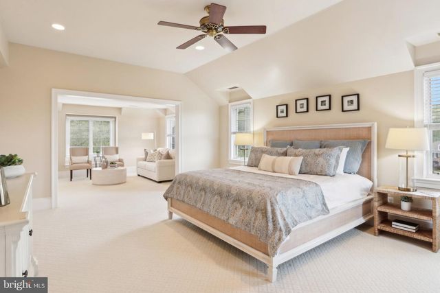 2 AUTUMN MEADOW LN, Malvern, PA 19355