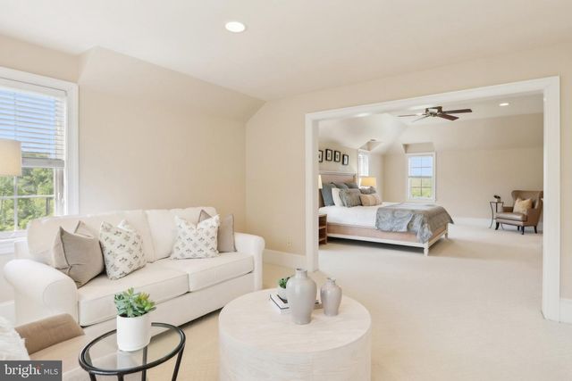 2 AUTUMN MEADOW LN, Malvern, PA 19355